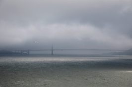 Golden Gate dans la brume vu d'Alcatraz